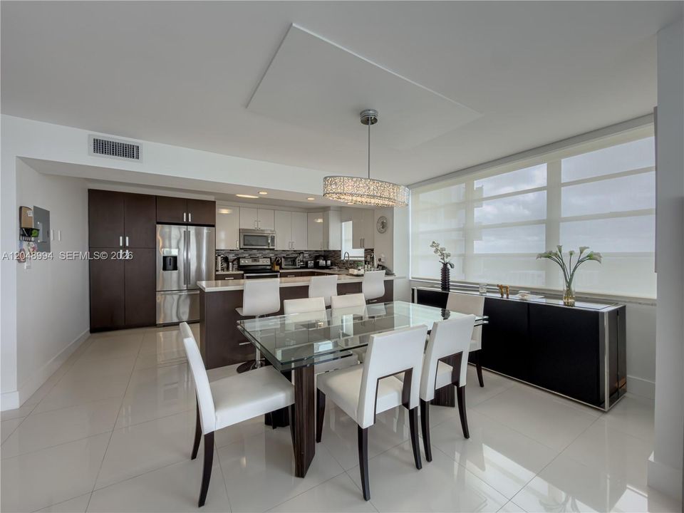 For Sale: $253,900 (2 beds, 2 baths, 1268 Square Feet)
