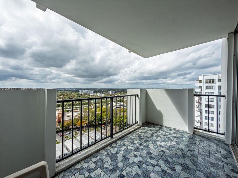 For Sale: $253,900 (2 beds, 2 baths, 1268 Square Feet)