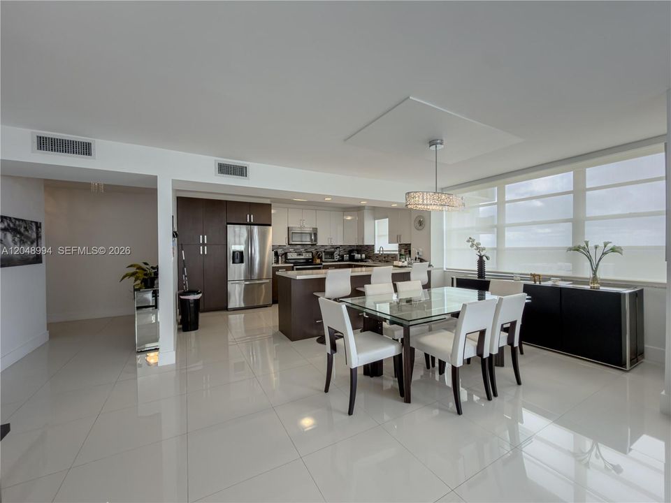 For Sale: $253,900 (2 beds, 2 baths, 1268 Square Feet)