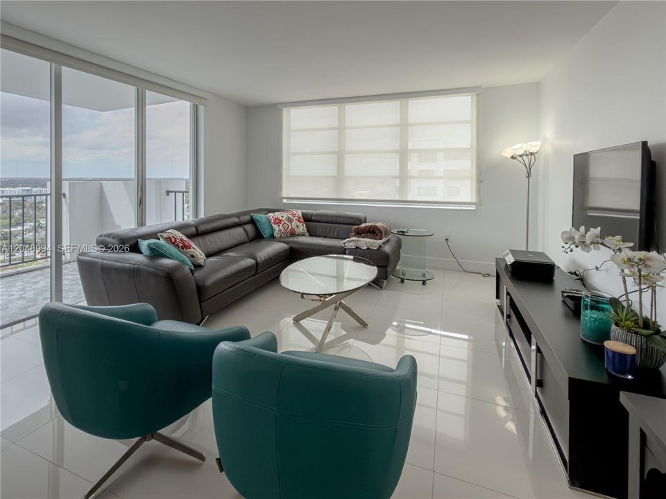 For Sale: $253,900 (2 beds, 2 baths, 1268 Square Feet)