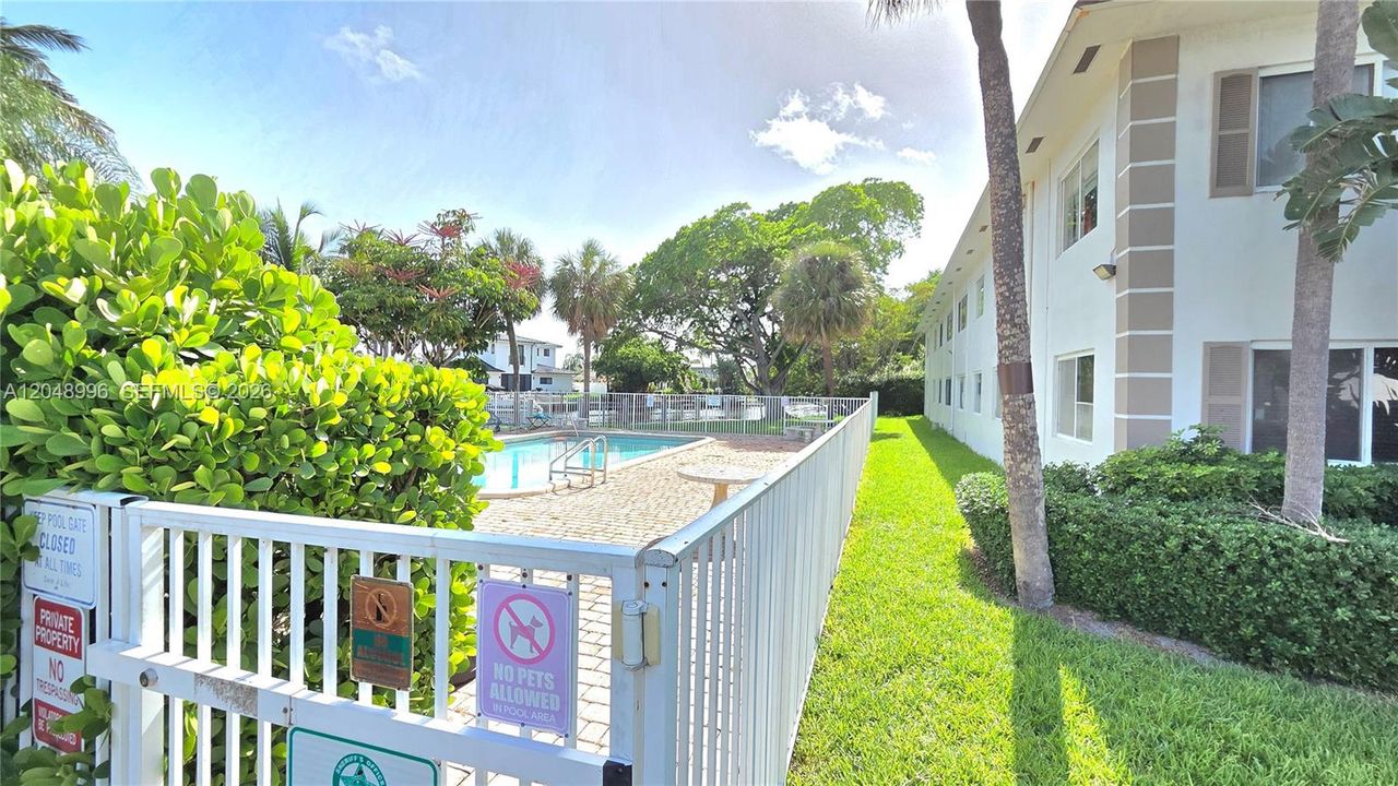 For Rent: $1,570 (1 beds, 1 baths, 700 Square Feet)