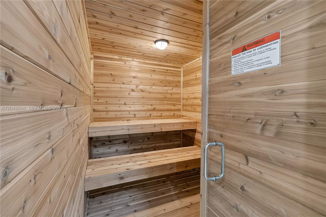 На продажу: $4,500,000 (6 спален, 5 ванн, 6112 Квадратных фут)