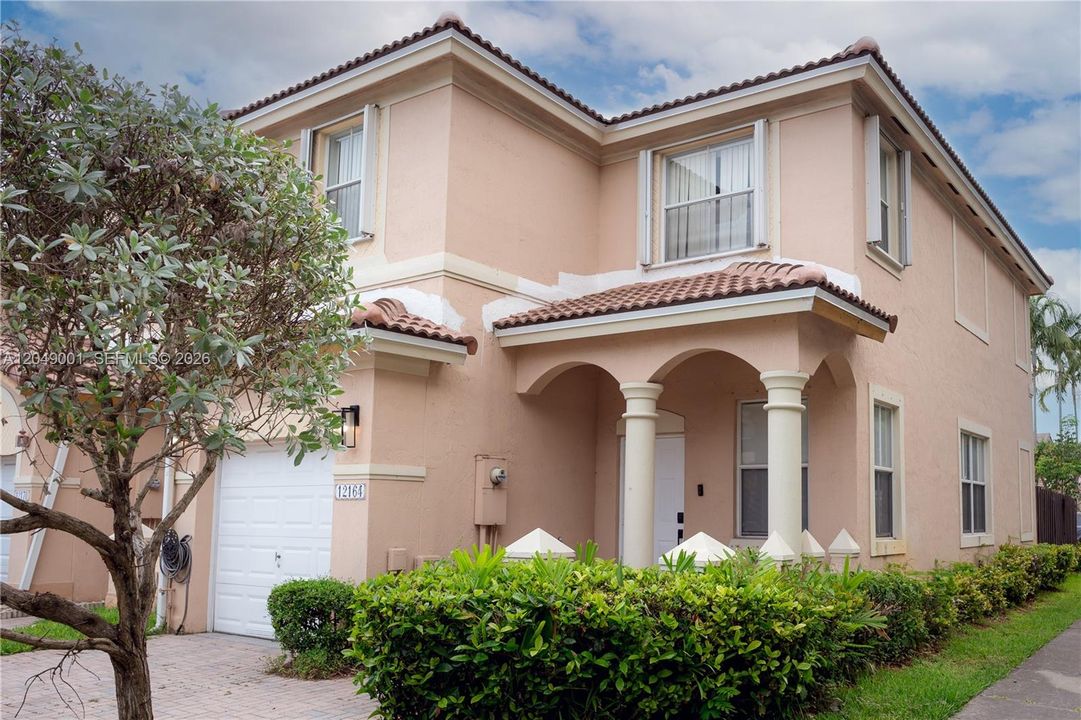 For Rent: $2,975 (3 beds, 2 baths, 1452 Square Feet)