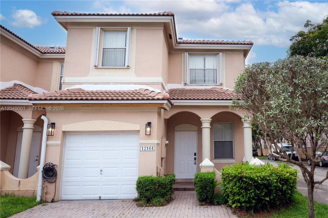 For Rent: $2,975 (3 beds, 2 baths, 1452 Square Feet)