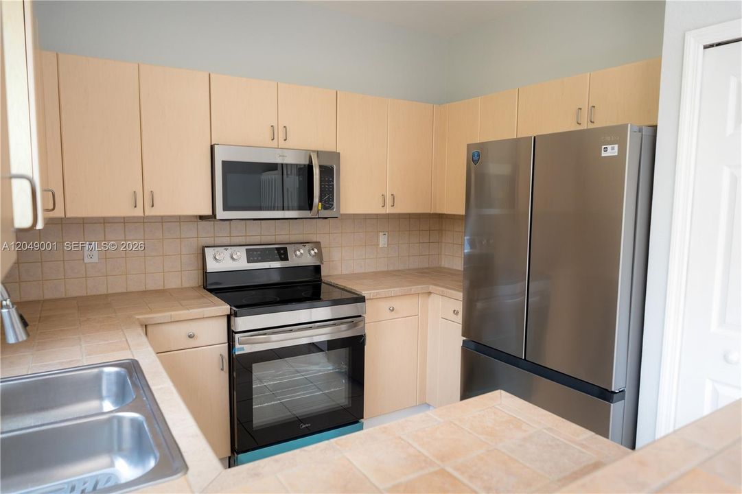 For Rent: $2,975 (3 beds, 2 baths, 1452 Square Feet)