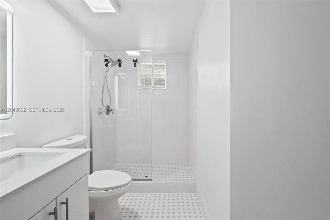For Rent: $2,300 (1 beds, 1 baths, 673 Square Feet)