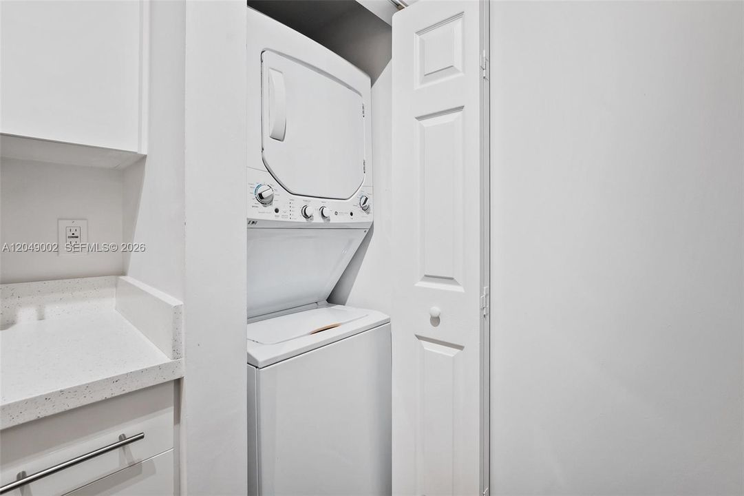 For Rent: $2,300 (1 beds, 1 baths, 673 Square Feet)