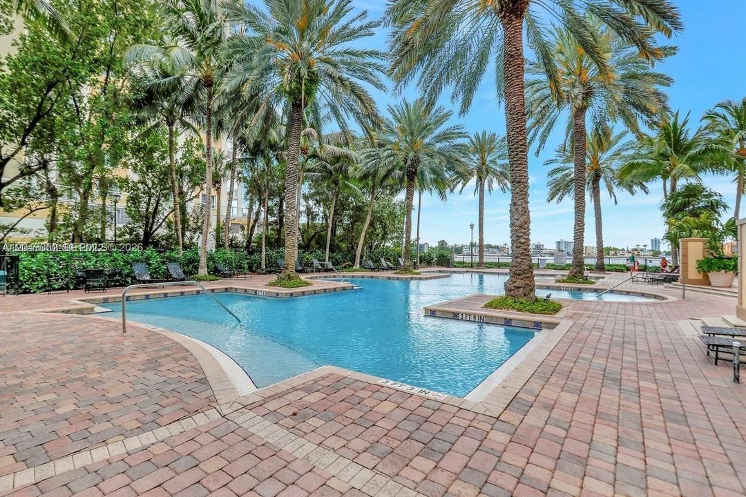 For Rent: $2,300 (1 beds, 1 baths, 673 Square Feet)
