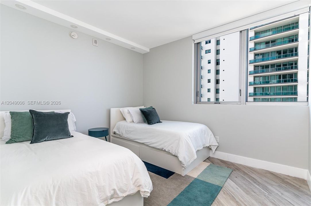 For Rent: $6,300 (2 beds, 2 baths, 997 Square Feet)