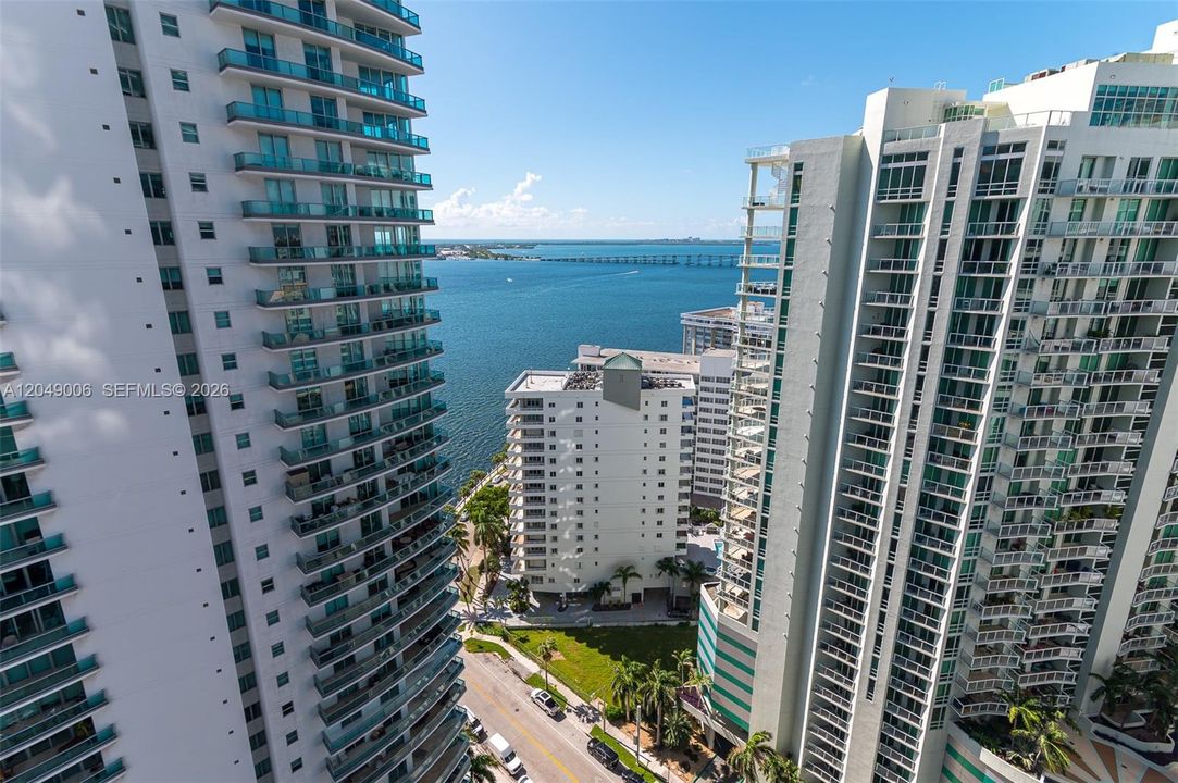 For Rent: $6,300 (2 beds, 2 baths, 997 Square Feet)