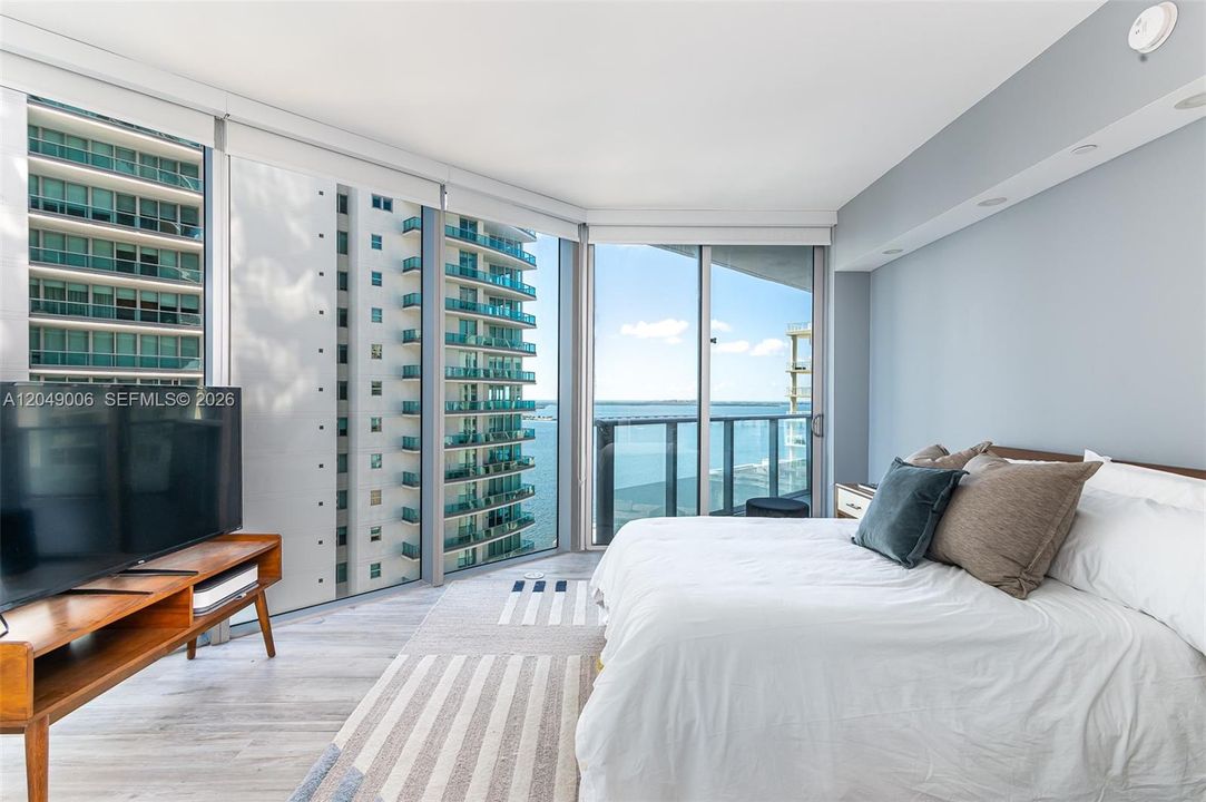For Rent: $6,300 (2 beds, 2 baths, 997 Square Feet)