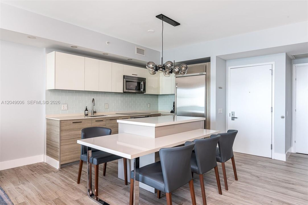 For Rent: $6,300 (2 beds, 2 baths, 997 Square Feet)