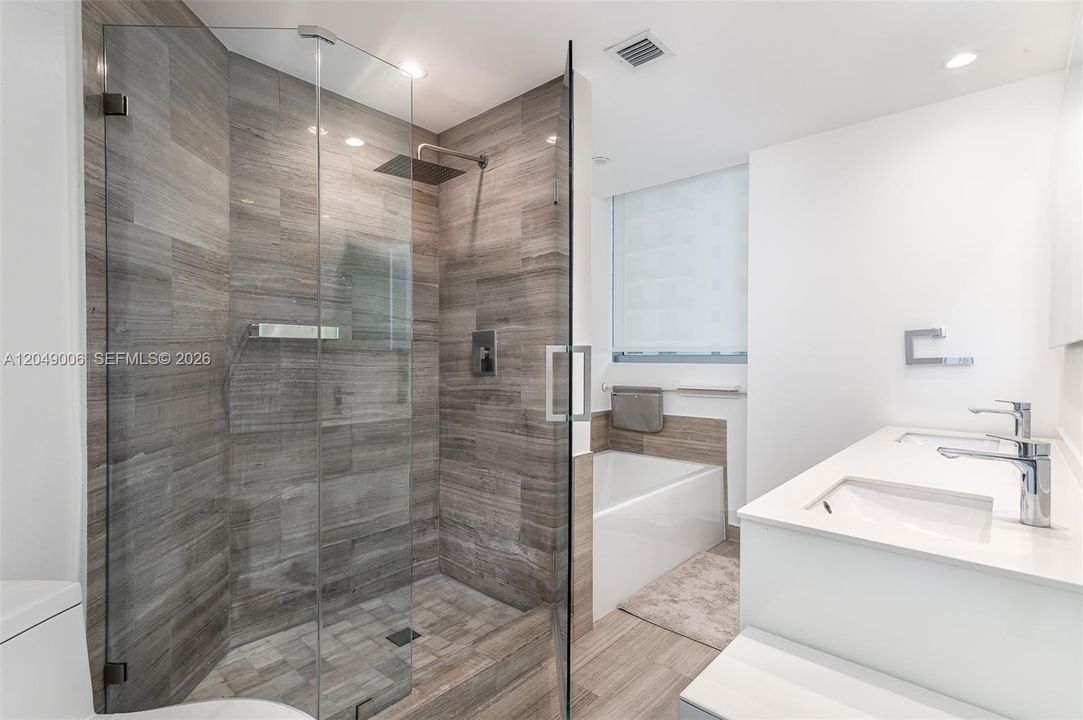 For Rent: $6,300 (2 beds, 2 baths, 997 Square Feet)