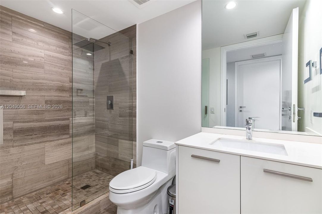 For Rent: $6,300 (2 beds, 2 baths, 997 Square Feet)