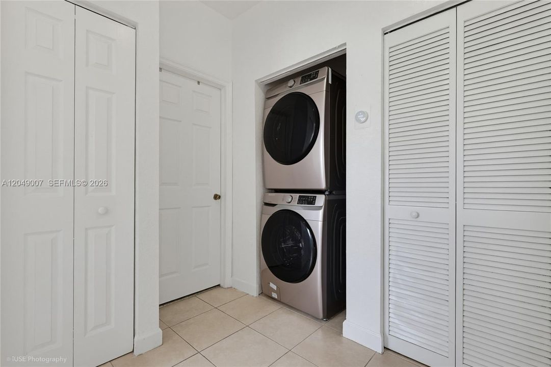 For Rent: $2,100 (3 beds, 2 baths, 1194 Square Feet)