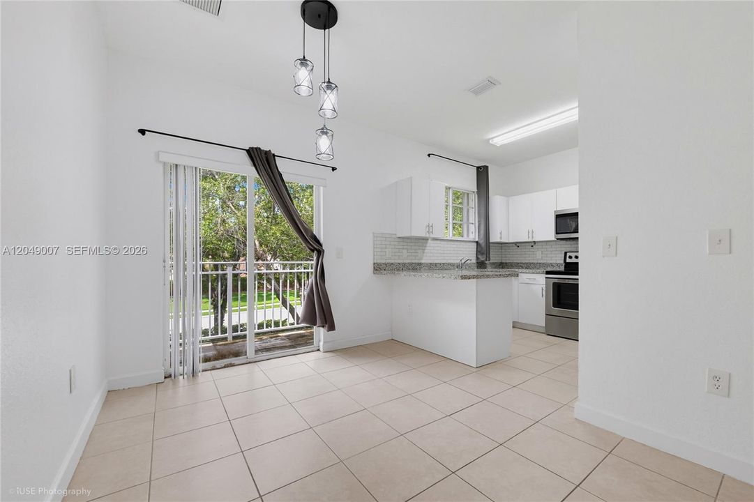 For Rent: $2,100 (3 beds, 2 baths, 1194 Square Feet)