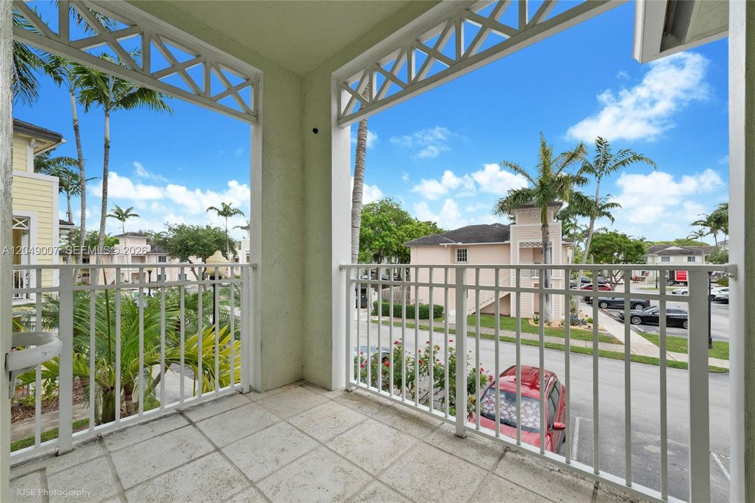 For Rent: $2,100 (3 beds, 2 baths, 1194 Square Feet)
