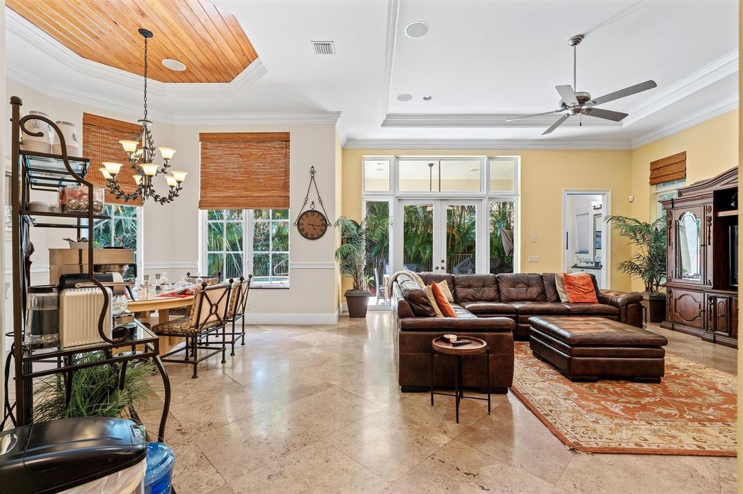 FAMILY_ROOM_BREAKFAST_NOOK