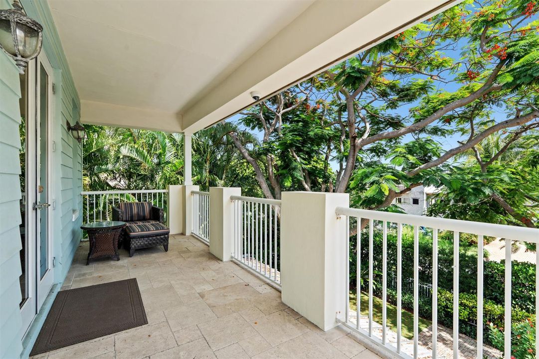 BALCONY_LEFT