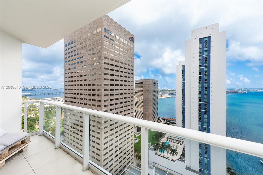 For Rent: $4,200 (2 beds, 2 baths, 1006 Square Feet)