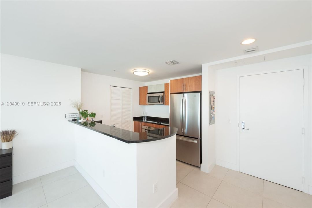 For Rent: $4,200 (2 beds, 2 baths, 1006 Square Feet)