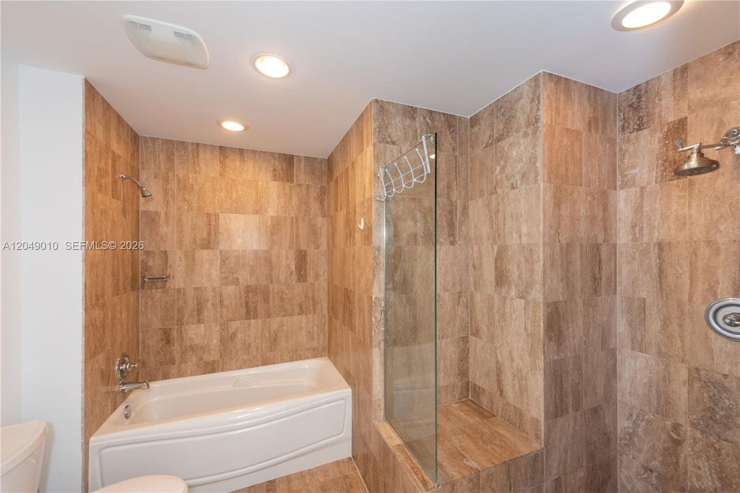For Rent: $4,200 (2 beds, 2 baths, 1006 Square Feet)
