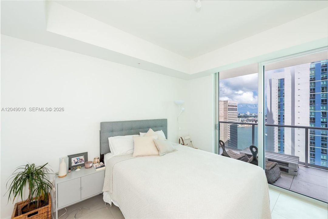 For Rent: $4,200 (2 beds, 2 baths, 1006 Square Feet)