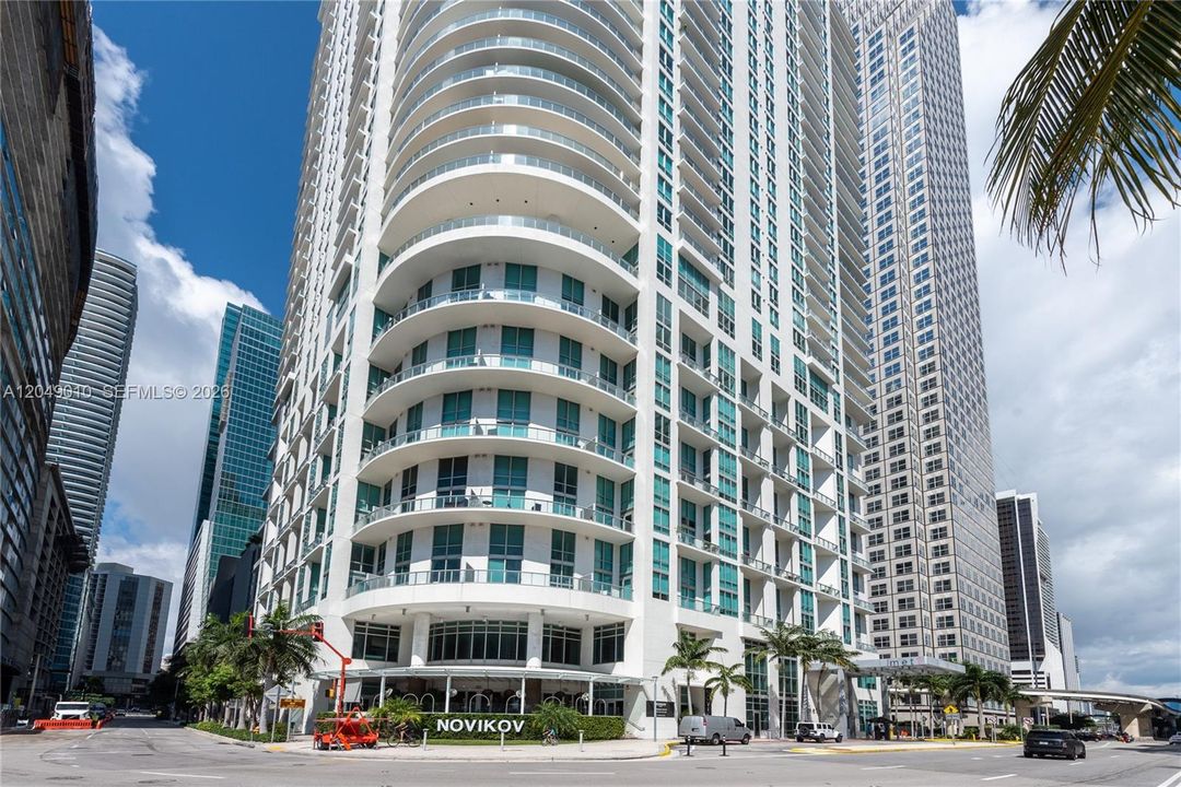 For Rent: $4,200 (2 beds, 2 baths, 1006 Square Feet)