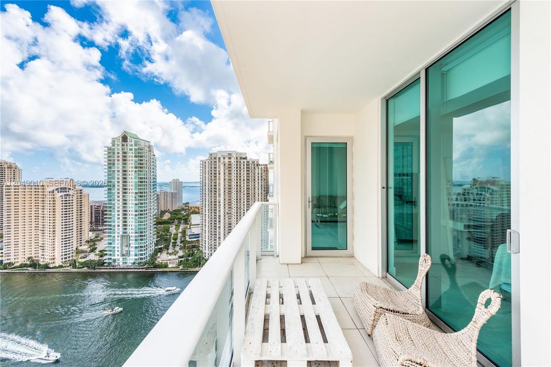 For Rent: $4,200 (2 beds, 2 baths, 1006 Square Feet)