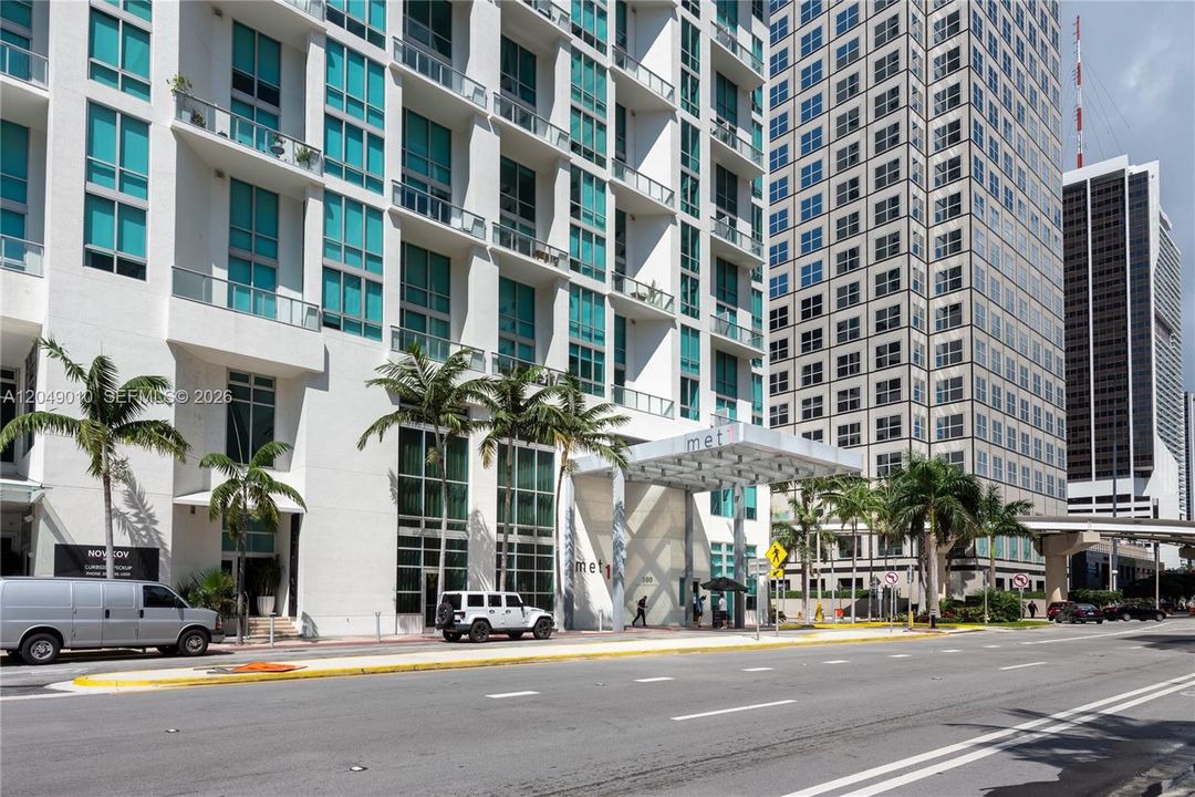 For Rent: $4,200 (2 beds, 2 baths, 1006 Square Feet)