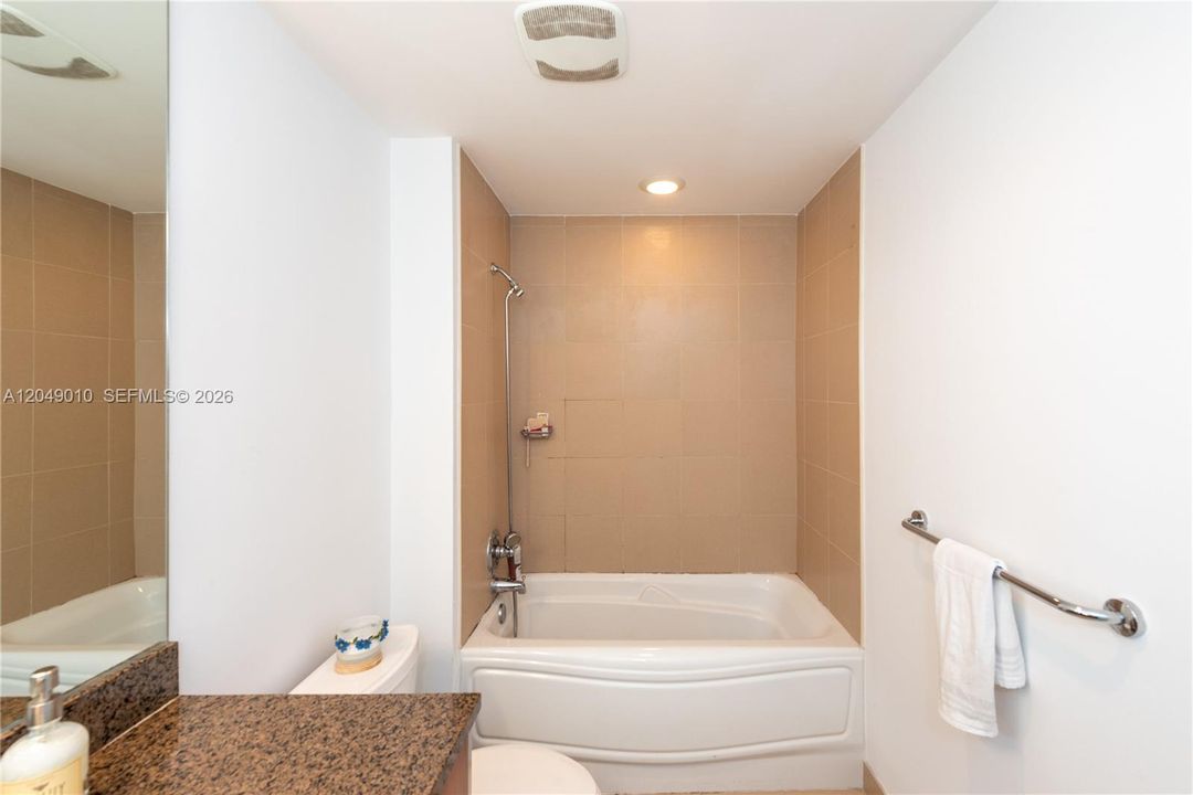 For Rent: $4,200 (2 beds, 2 baths, 1006 Square Feet)