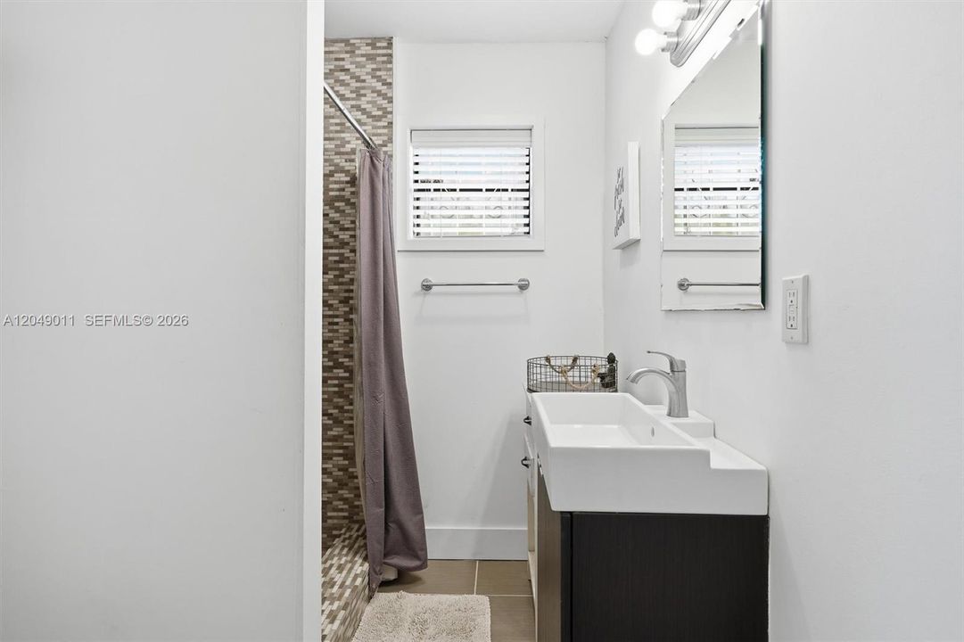 En Venta: $799,000 (2 camas, 2 baños, 1024 Pies cuadrados)