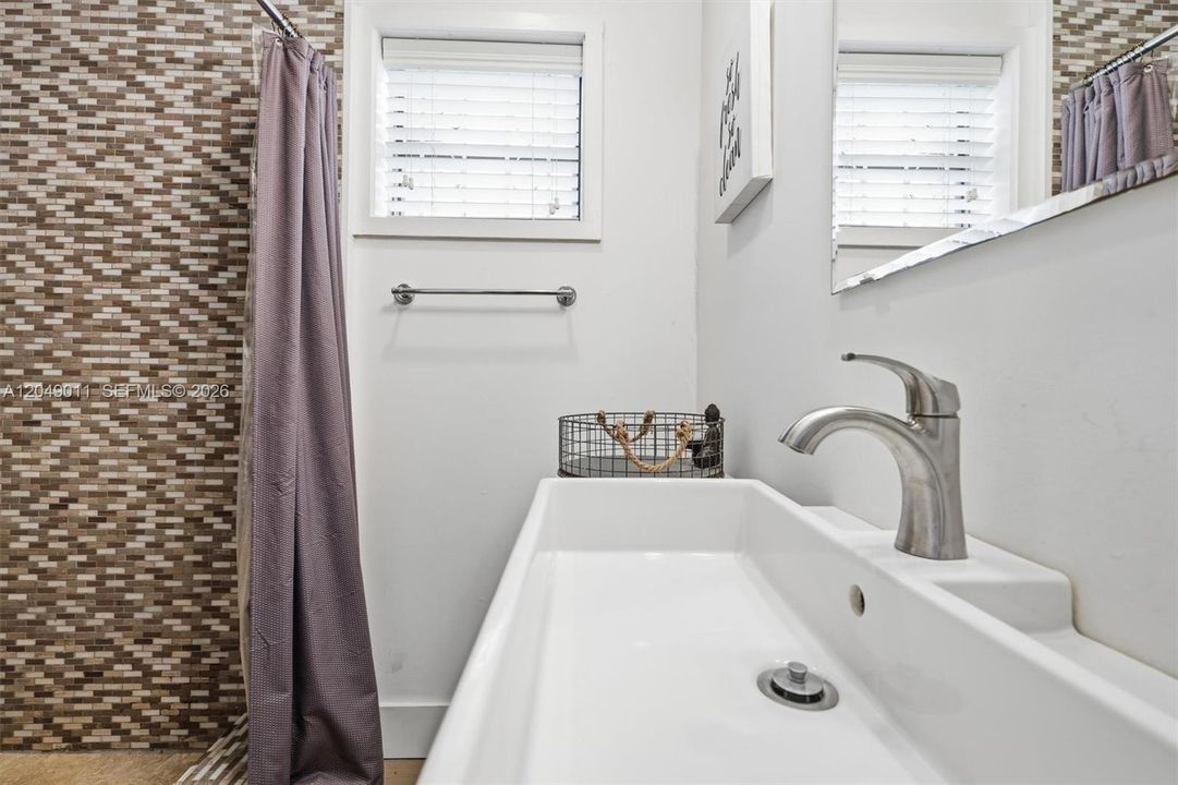 En Venta: $799,000 (2 camas, 2 baños, 1024 Pies cuadrados)