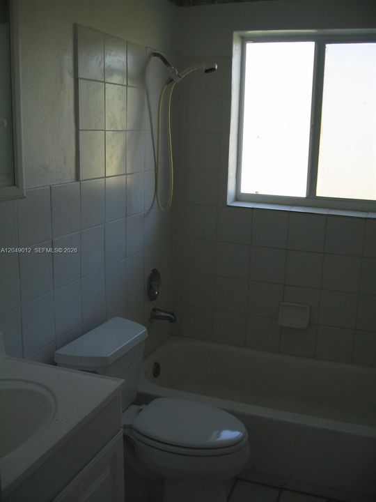 For Rent: $3,400 (4 beds, 2 baths, 1280 Square Feet)