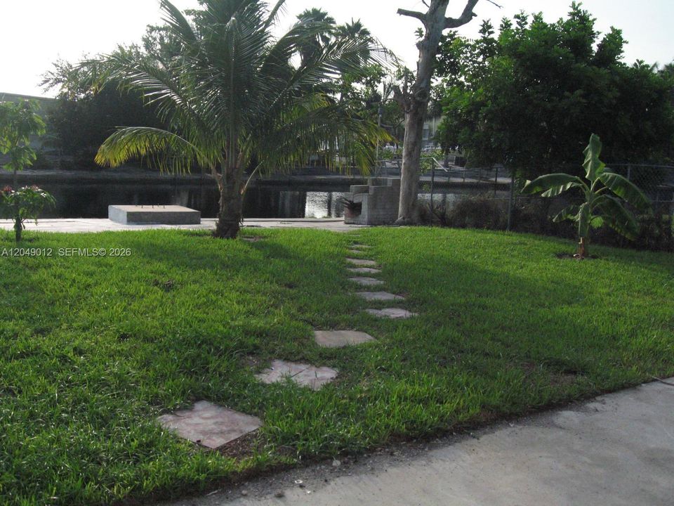 For Rent: $3,400 (4 beds, 2 baths, 1280 Square Feet)