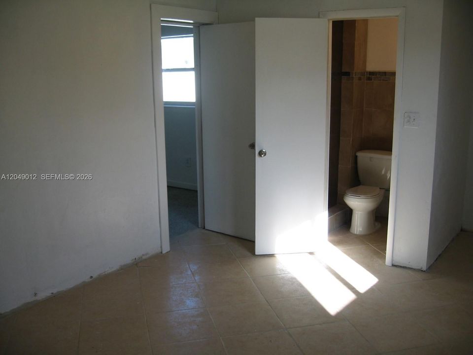 For Rent: $3,400 (4 beds, 2 baths, 1280 Square Feet)