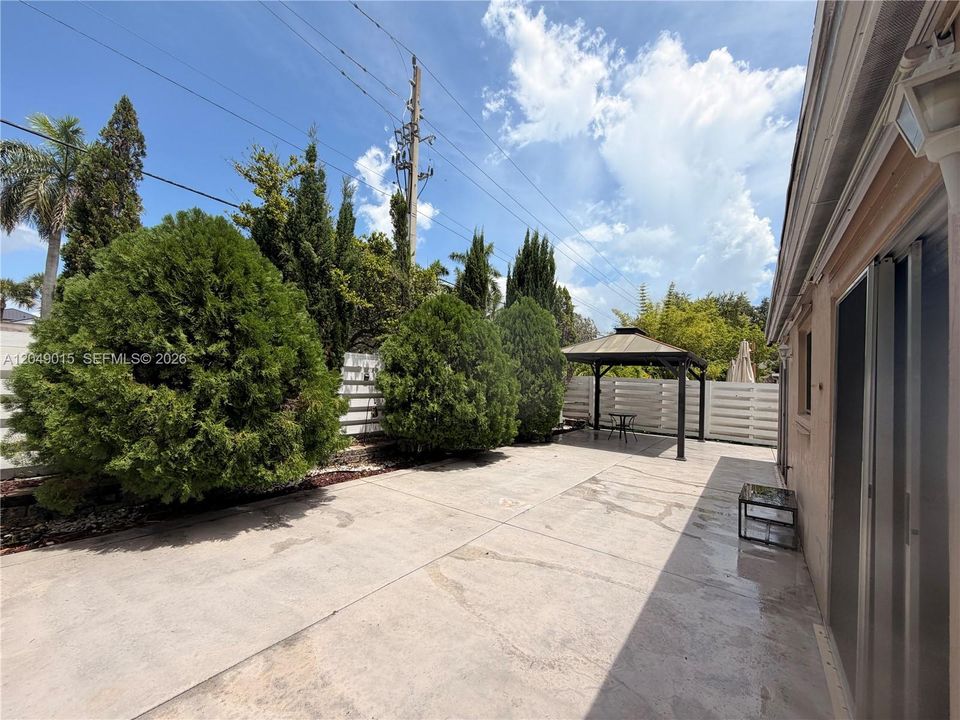 For Rent: $3,400 (3 beds, 2 baths, 1453 Square Feet)