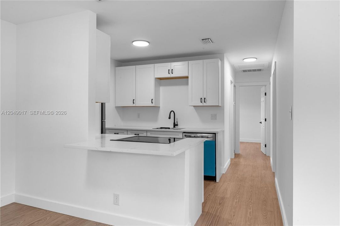 На продажу: $249,900 (3 спален, 1 ванн, 960 Квадратных фут)