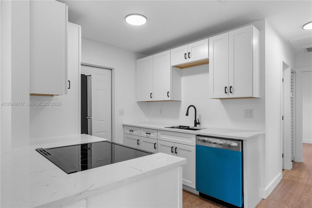 На продажу: $249,900 (3 спален, 1 ванн, 960 Квадратных фут)