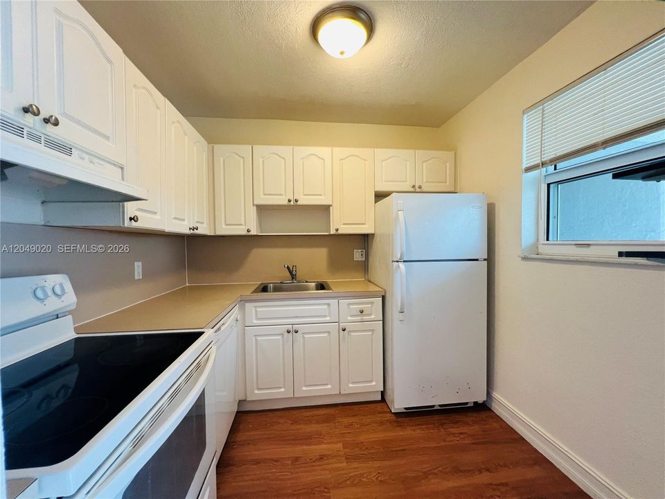 For Rent: $1,850 (1 beds, 1 baths, 752 Square Feet)