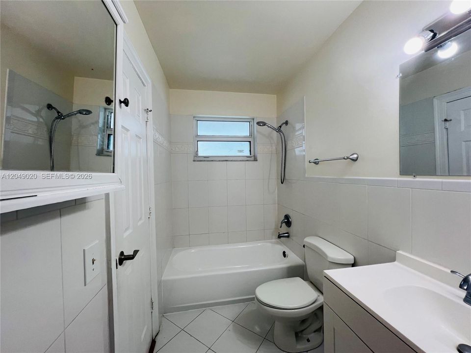 For Rent: $1,850 (1 beds, 1 baths, 752 Square Feet)