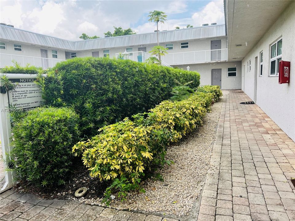 For Rent: $1,850 (1 beds, 1 baths, 752 Square Feet)