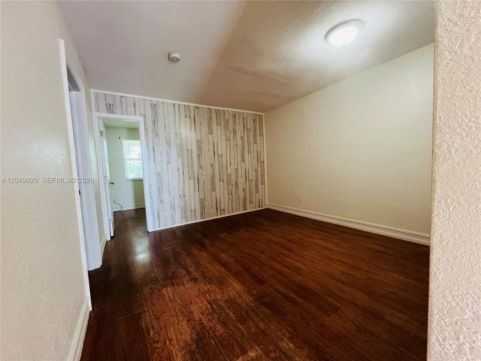 For Rent: $1,850 (1 beds, 1 baths, 752 Square Feet)