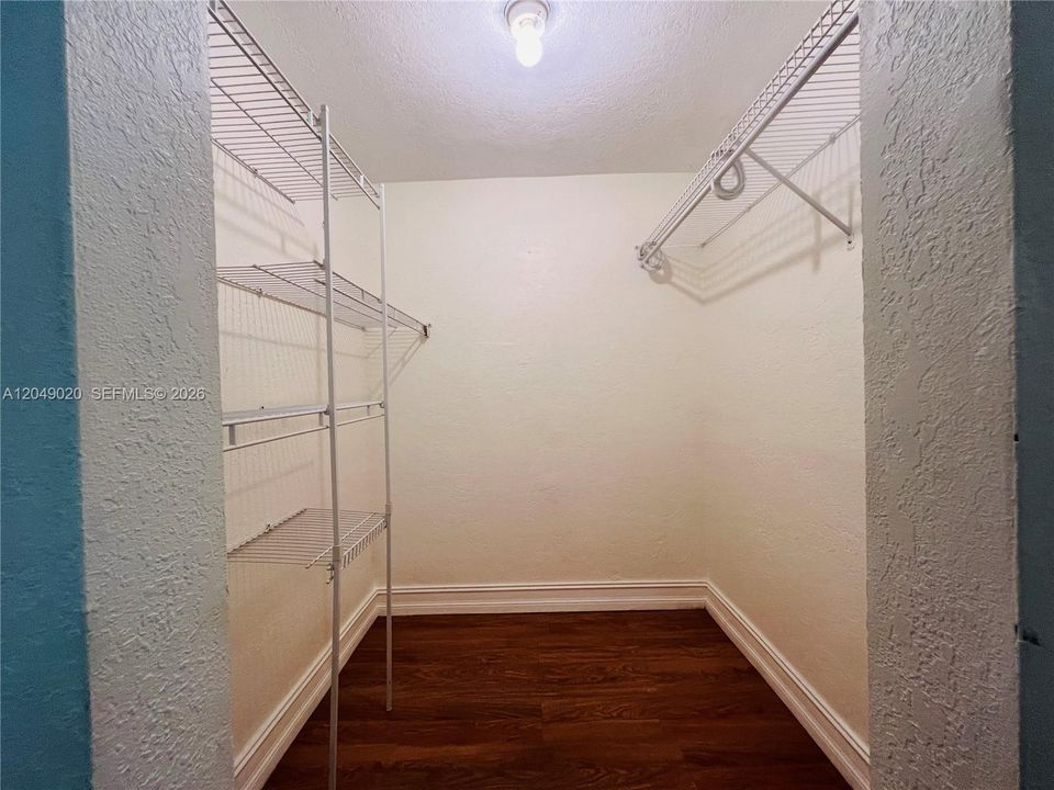 For Rent: $1,850 (1 beds, 1 baths, 752 Square Feet)