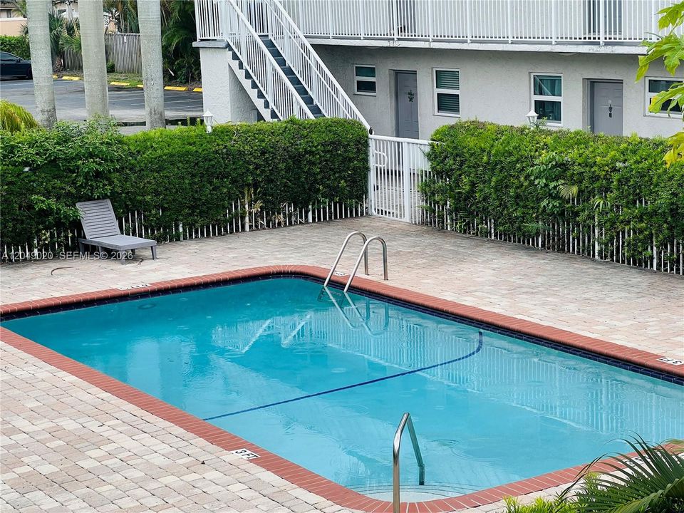 For Rent: $1,850 (1 beds, 1 baths, 752 Square Feet)