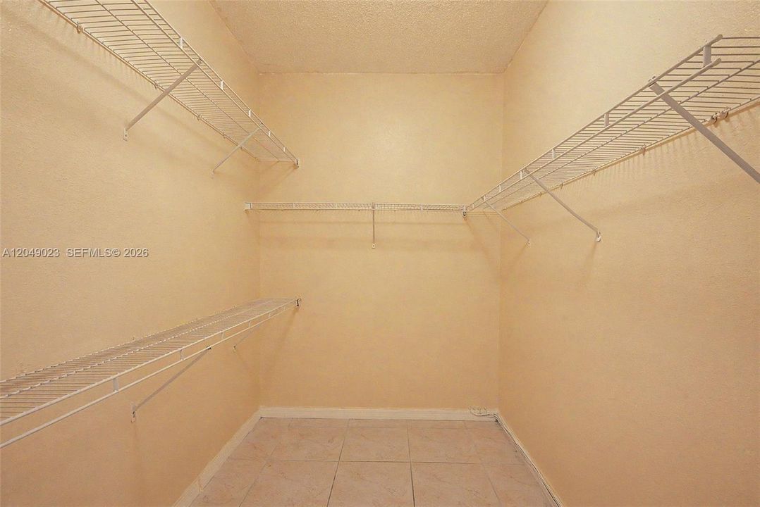 For Rent: $4,000 (4 beds, 2 baths, 1935 Square Feet)