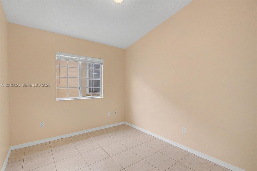 For Rent: $4,000 (4 beds, 2 baths, 1935 Square Feet)