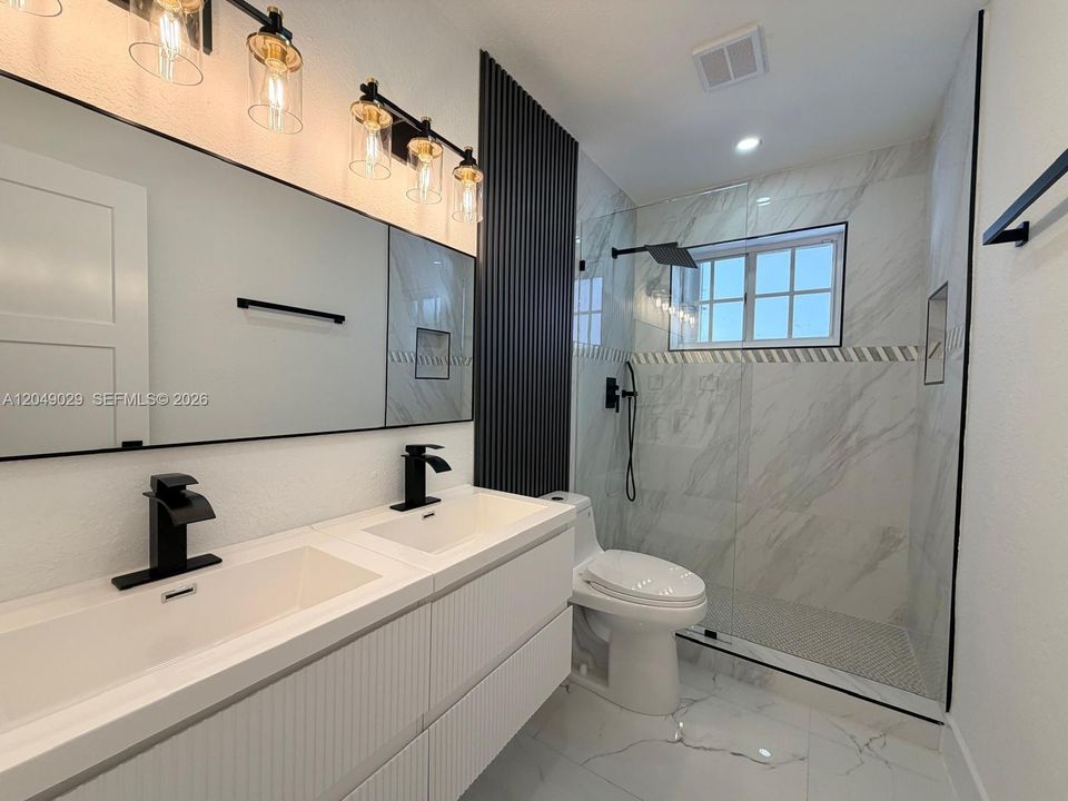 En Renta: $4,500 (4 camas, 2 baños, 1620 Pies cuadrados)