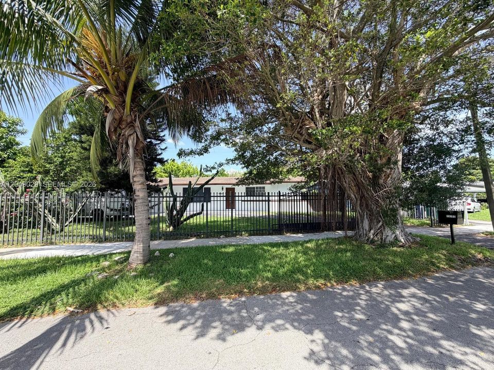 En Renta: $4,500 (4 camas, 2 baños, 1620 Pies cuadrados)
