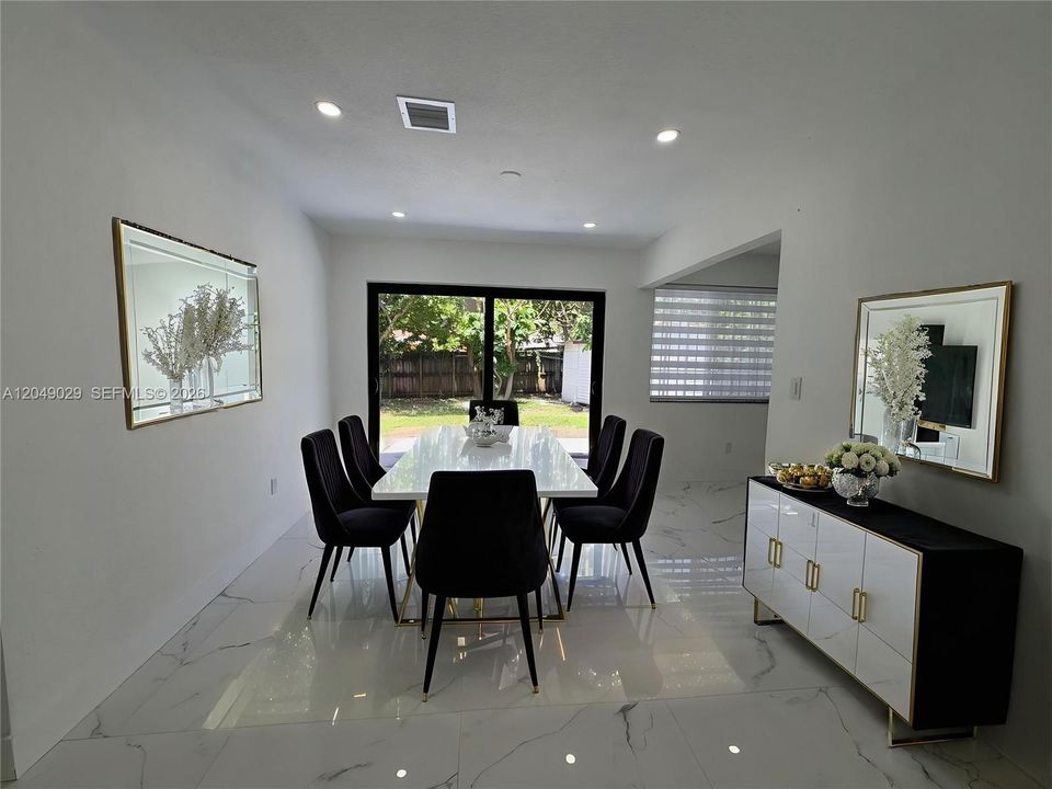 En Renta: $4,500 (4 camas, 2 baños, 1620 Pies cuadrados)